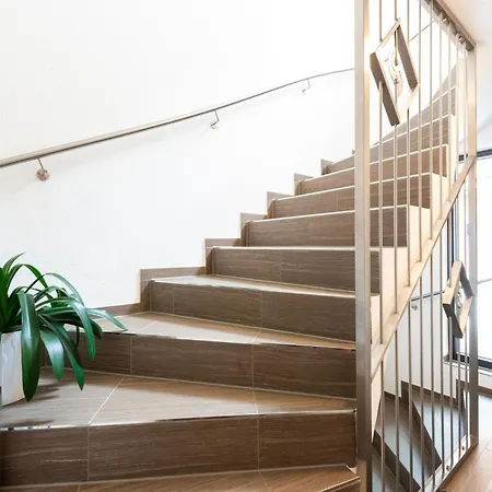 Apartment In With Mountain Views *