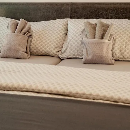 In With Mountain Views *