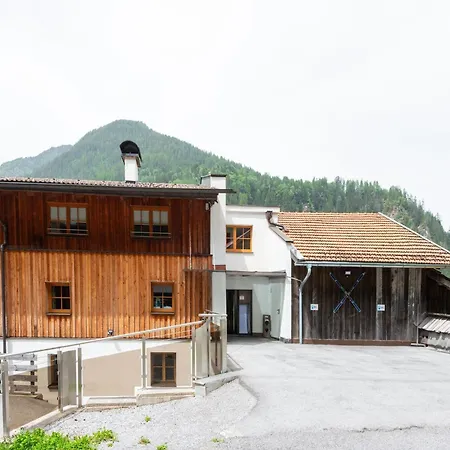 In With Mountain Views 公寓